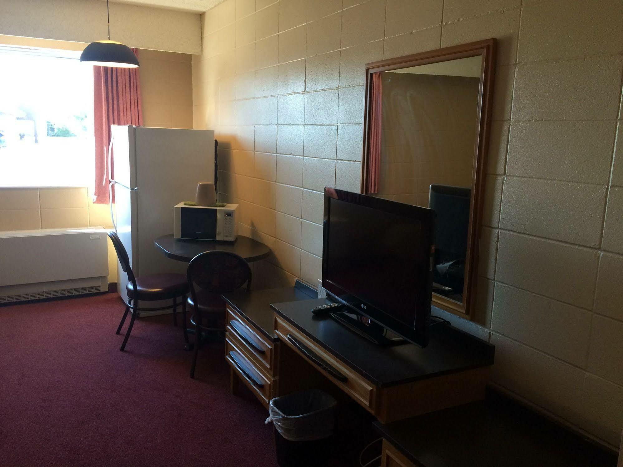 Midtown Motor Inn Bonnyville ภายนอก รูปภาพ