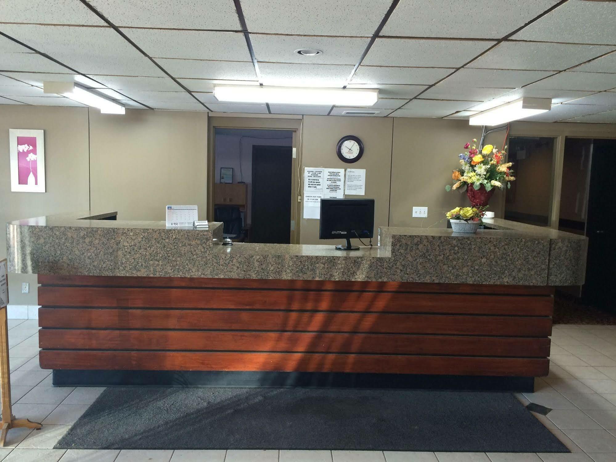 Midtown Motor Inn Bonnyville ภายนอก รูปภาพ