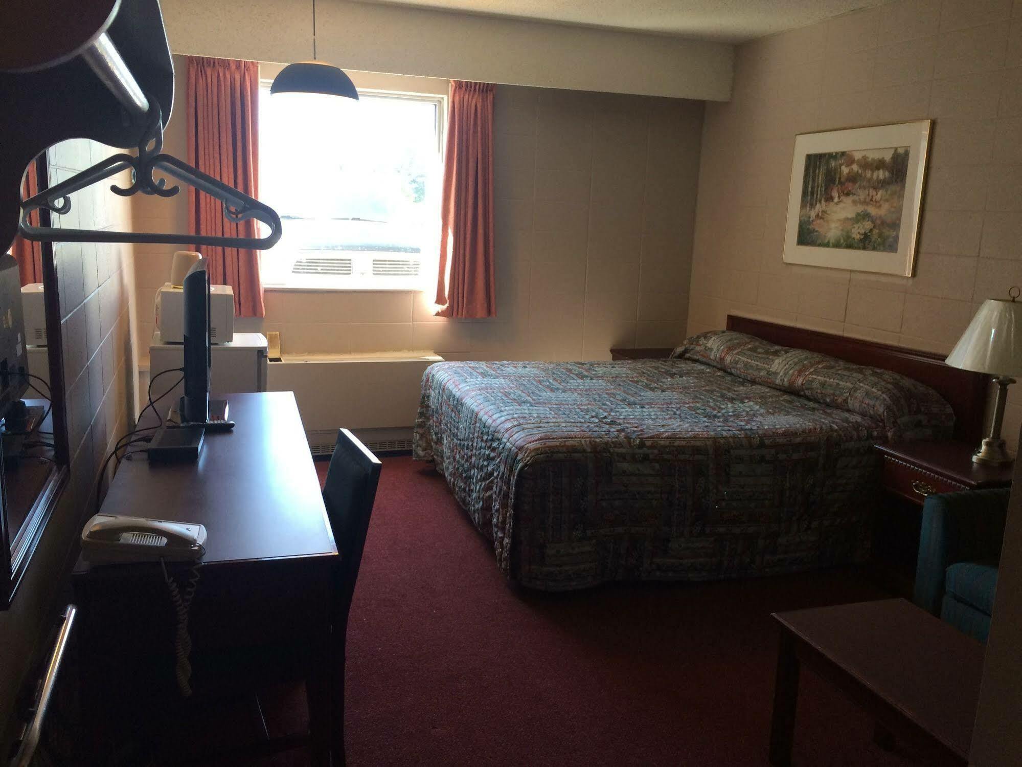 Midtown Motor Inn Bonnyville ภายนอก รูปภาพ