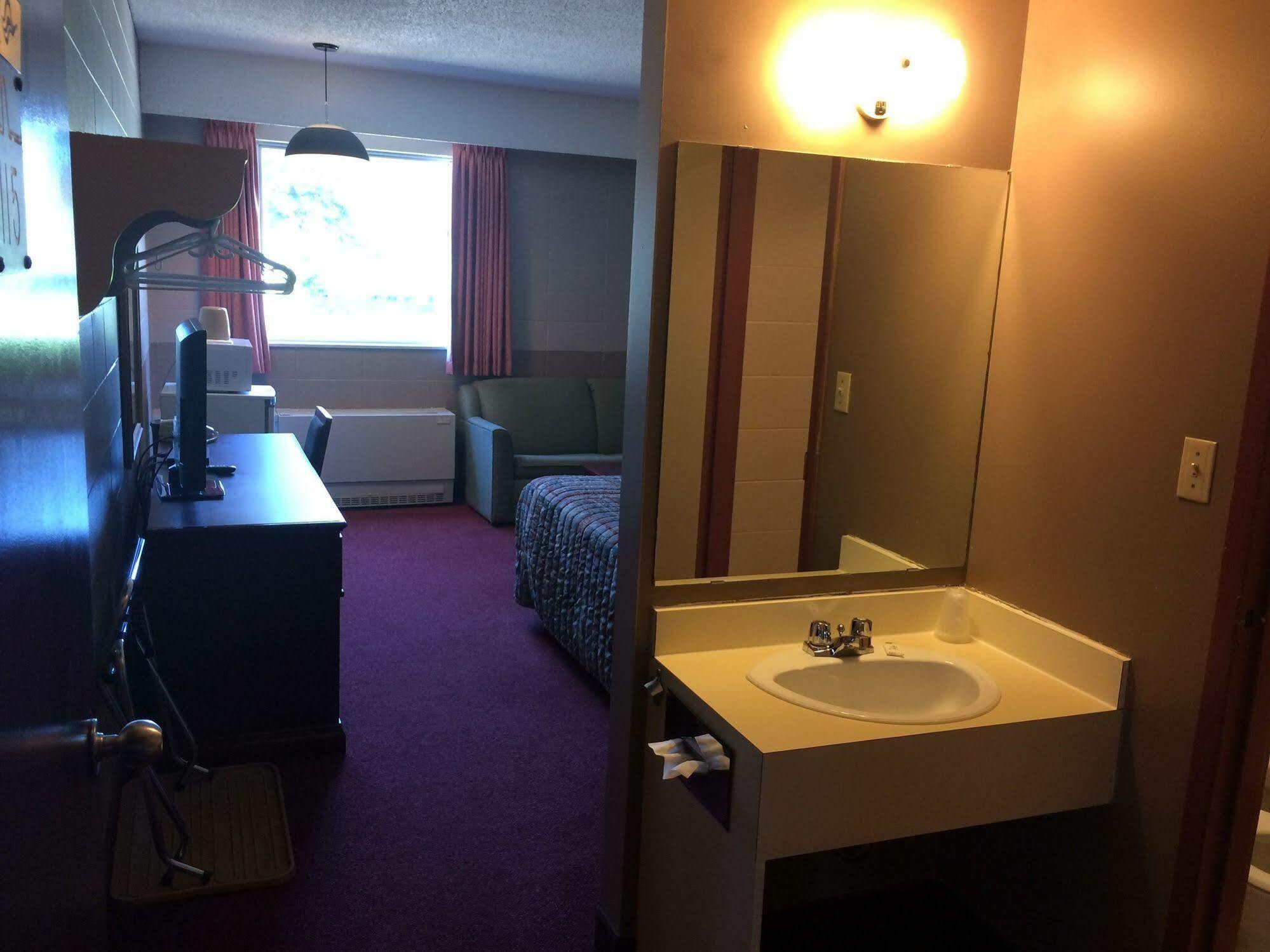 Midtown Motor Inn Bonnyville ภายนอก รูปภาพ