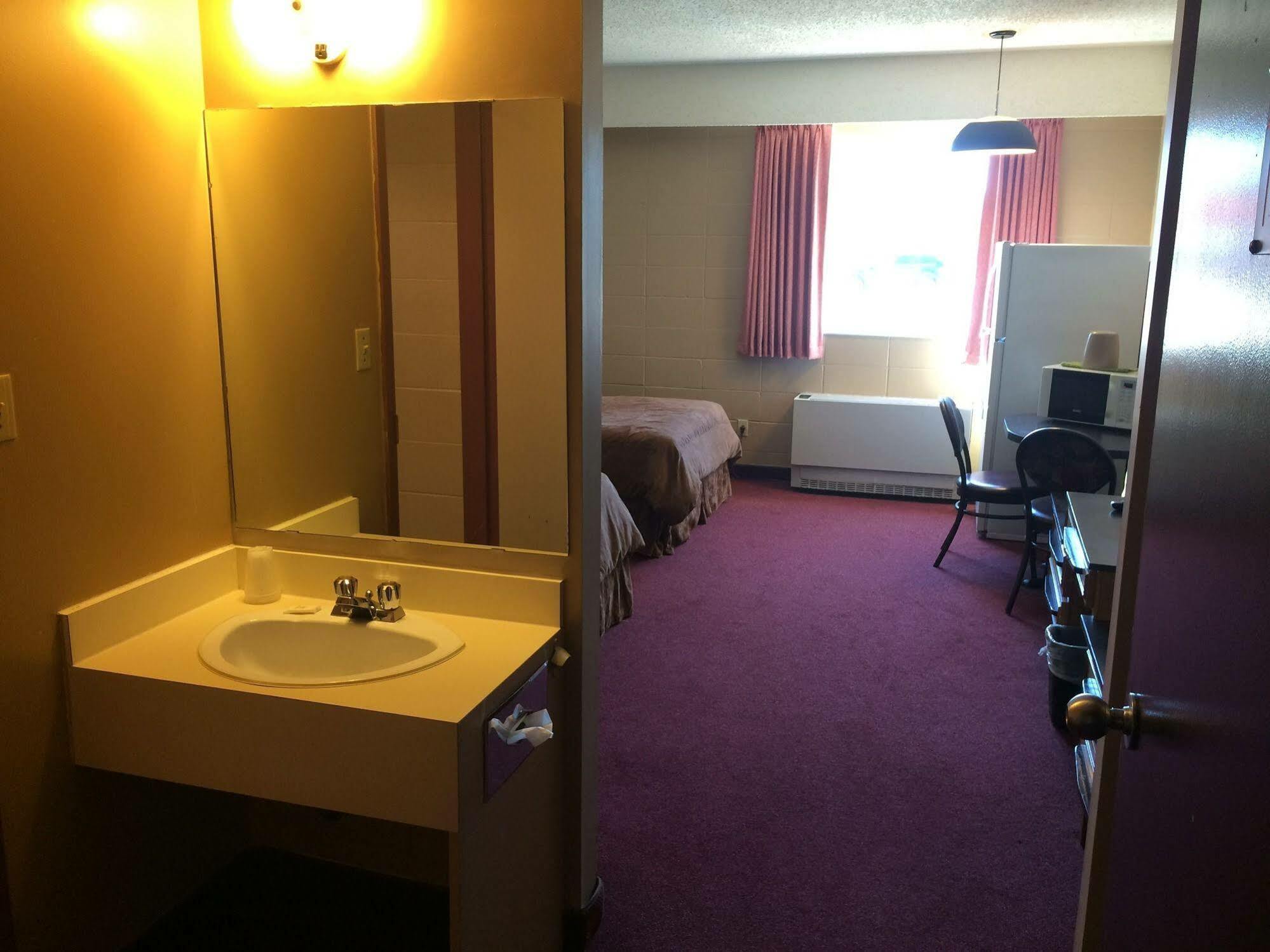 Midtown Motor Inn Bonnyville ภายนอก รูปภาพ